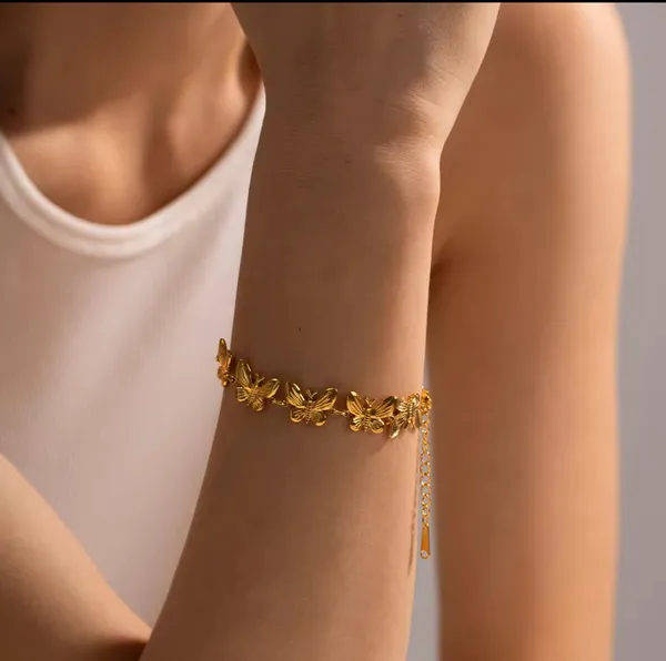 Golden_Stainless_Steel_And_Hypoallergenic_Coating_Bracelet_For_Women